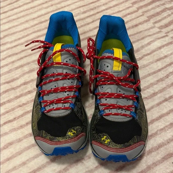 NWOT Under Armour Men's Black and Blue Trail Shoes SZ 11 - Picture 2 of 5